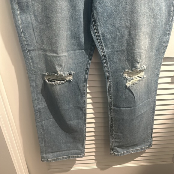 NWT Lee Five Pockets Distressed Knee Boy Friend Mid Rise Jeans. Size 14 Medium - Picture 3 of 6